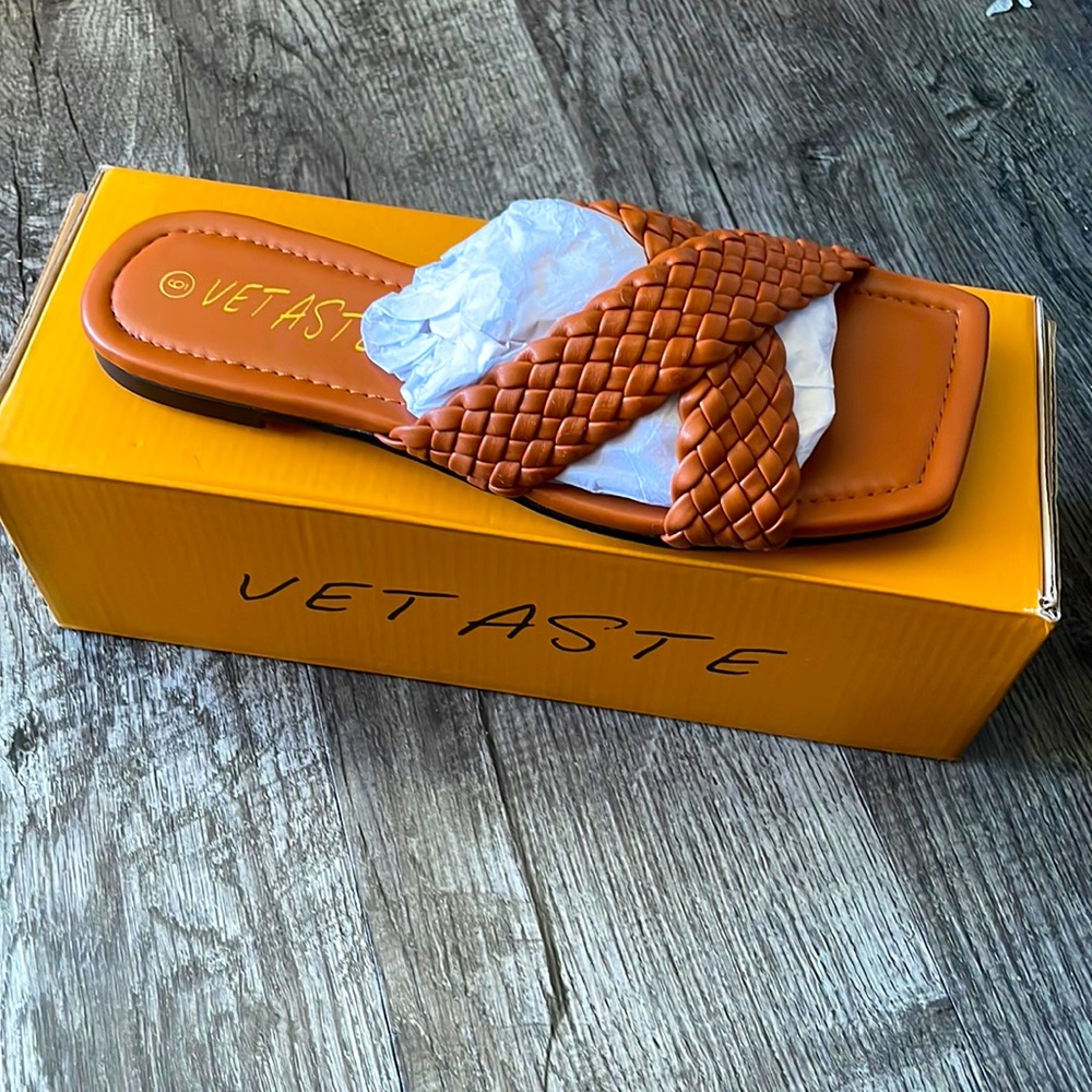 VETASTE Sandals/Slides